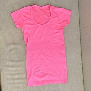 Lululemon tshirt